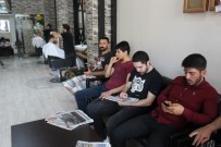 RAMAZAN ÇELIK - Bayram Yoğunluğu Yaşayan Berberde Randevu Sistemi