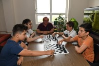 ÇIĞLI BELEDIYESI - Çiğli Belediyesinden Okullara Satranç Takımı