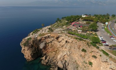 Falez Plajları Ve Kafeler Bayramda Da Açık