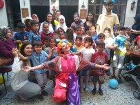 YÜKSEK GERİLİM HATTI - Hatay'da 50 Çocuğa Bayramlık Kıyafet Yardımı