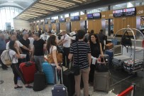 HAVAYOLU ŞİRKETİ - Havalimanı'nda Bayram Hareketliliği Arefe Gününde De Sürüyor