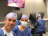 ROBOTİK CERRAHİ - İki Türk Doktor, Dünya Cerrahlarına Robotik Cerrahi Öğretiyor