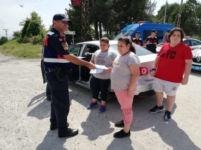 Jandarmadan Şeker Tadında 'Bayram Uygulaması'
