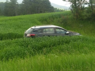 Kastamonu'da Otomobil Tarlaya Uçtu Açıklaması 3 Yaralı