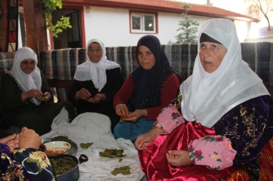 Köyün Asırlık Geleneğini Sürdürüyorlar