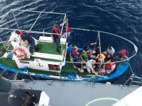 Midilli Adası'na Kaçarken Denizde Yakalan 17 FETÖ Şüphelisinden 2'Si Tutuklandı