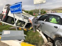 GÜMÜŞLER - Niğde'de Otomobiller Çarpıştı Açıklaması 1'İ Ağır 2 Yaralı