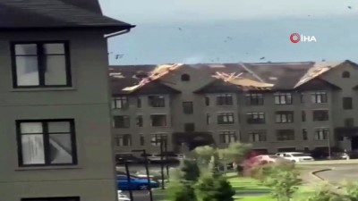 Ottawa'da Kasırga Evlerin Çatılarını Uçurdu