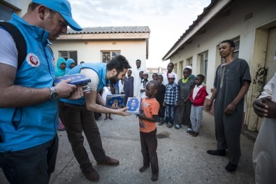 TDV 13 Ülkede 30 Bin Kur'an-I Kerim Hediye Etti