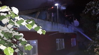 Tek Katlı Evin Çatı Katında Çıkan Yangın Korkuttu