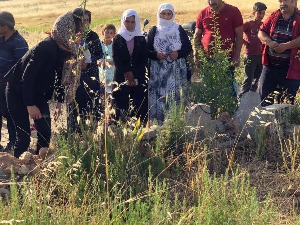 HDP'liler terörist mezarlığını ziyaret etti