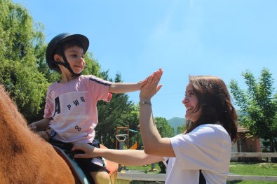 Annesinin Erken Müdahalesi, Otizmli Ömer Faruk'u Hayata Bağladı