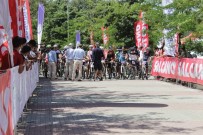 AHMET HAŞIM BALTACı - Arnavutköy'de Bisikletçiler Kıyasıya Yarıştı