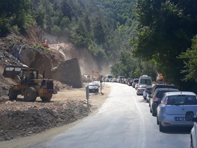 Bursa Orhaneli Yol Çalışması Uzun Araç Kuyrukları Oluşturdu