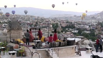 Kapadokya'da Balonlar 'Dekor' Teraslar 'Stüdyo' Oldu