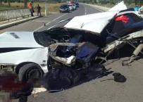 EVLİYA ÇELEBİ - Kütahya'da Düğün Dönüşü Feci Kaza Açıklaması 2 Ölü, 3 Yaralı