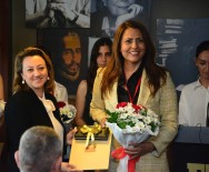 DEVLET TIYATROLARı - Uludağ Üniversitesi'nin Ödüle Doymayan Üretken Hocası