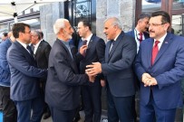 BAYRAMLAŞMA - Başkan Zorluoğlu Önce Trabzonlular İle Sonra Çalışanları İle Bayramlaştı