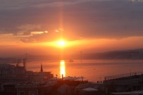 SÜLEYMANIYE - Bayram Sabahında İstanbul'da Kendisine Hayran Bırakan Gün Doğumu