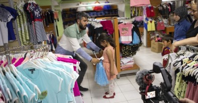 Çektiği Fotoğraflarla Çocuklara Umut Oldu