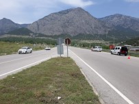AHMET HAMDI AKPıNAR - Çorum'da Trafik Kazası Açıklaması 1 Yaralı