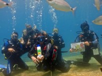 DALYAN - Fethiye'de Dalgıçlar Deniz Dibinde Bayramlaştı