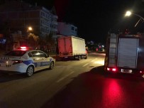 Kamyonet Refüje Çarptı Açıklaması 5 Yaralı