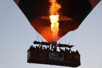 GÖREME - Kapadokya'da Ramazan Bayramı Coşkusu Gökyüzünde Coşkuyla Başladı