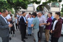 BAYRAM NAMAZI - Nevşehir Belediye Başkanı Arı, Bayram Namazı Çıkışı Vatandaşlarla Bayramlaştı