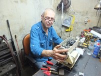 ELEKTRİK ÇARPMASI - (Özel) 119 Yıllık Torna Makinesiyle Tamirat Yapıyor