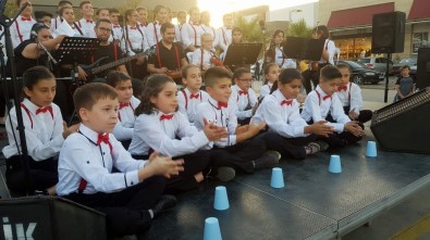 Pamuk Sesler Korosu Ve Ritm Grubu Konseri Mest Etti