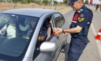 BAYRAM ŞEKERİ - Şanlıurfa'da Jandarmadan Ceza Yerine Şeker