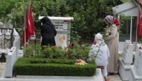 ŞEHİT YAKINLARI - Şehitlikte Buruk Bayram