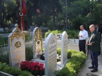KARACAAHMET - 15 Temmuz Şehidi Erol Olçok'un Mezarını Ziyaret Etti