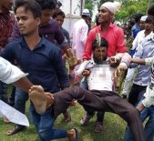 BAYRAM NAMAZI - Bayram Namazında Terör Saldırısı Açıklaması 25 Yaralı