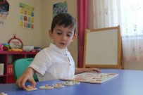 SAKLAMBAÇ - (Özel) 3 Buçuk Yaşındaki Otizmli Mehmet Akif İlk Kez 'Anne-Baba' Dedi