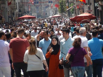 (Özel) Taksim'de Bayram Yoğunluğu