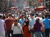 TAKSIM CUMHURIYET ANıTı - (Özel) Taksim'de Bayram Yoğunluğu