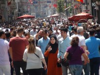 TAKSIM CUMHURIYET ANıTı - Taksim'de Bayram Yoğunluğu