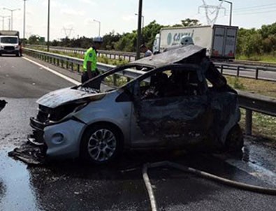 TEM'de TIR otomobile arkadan çarptı: 5 ölü