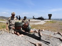 ÖZEL HAREKET - Tunceli'de Mehmetçiğe Duygulandıran Bayram Sürprizi