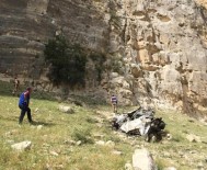 Uçuruma Yuvarlanan Araçtan Son Anda Kurtuldu