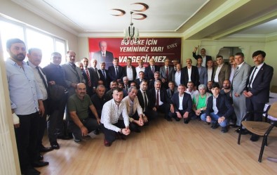 Bayburt Belediye Başkanı Pekmezci, MHP'de Düzenlenen Bayramlaşma Programına Katıldı