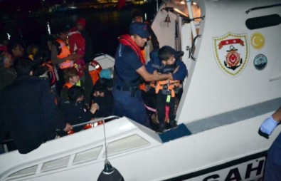İzmir'de 21'İ Çocuk 35 Kaçak Göçmen Yakalandı