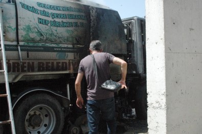 Keçiören'de Belediye Temizlik Aracı Alev Alev Yandı