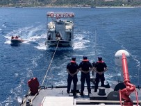 AMADEUS - Su Alan Gezi Teknesi Yolcularını Ve Mürettebatını Sahil Güvenlik Kurtardı