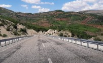 ADıYAMAN GÖLBAŞı - Tut İlçe Karayoluna Bariyerli Önlem