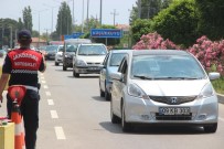 EMNIYET KEMERI - Bayram Tatili Sonrası Kuzey Ege'de Trafik Yoğunluğu Arttı