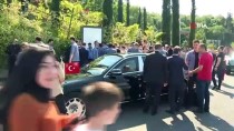 BEYLERBEYI - Cumhurbaşkanı Erdoğan Aracını Durdurarak Yoldaki Vatandaşlarla Sohbet Etti