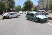 FETHİ SEKİN - Elazığ'da Trafik Kazası Açıklaması 3 Yaralı